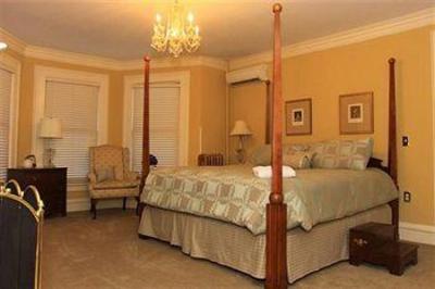 фото отеля DeBary Inn