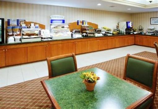 фото отеля Holiday Inn Express Charles Town