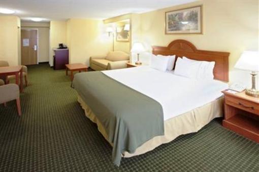 фото отеля Holiday Inn Express Charles Town