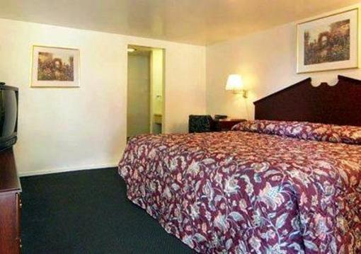 фото отеля Rodeway Inn & Suites Brunswick (Maine)