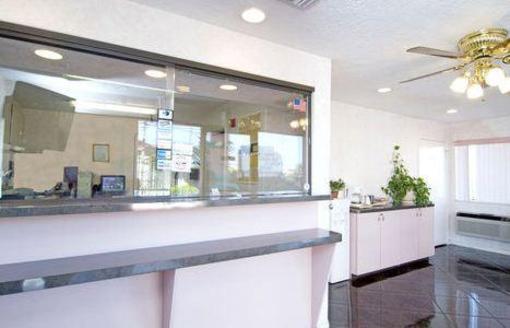 фото отеля Airport Inn and Suites Houston