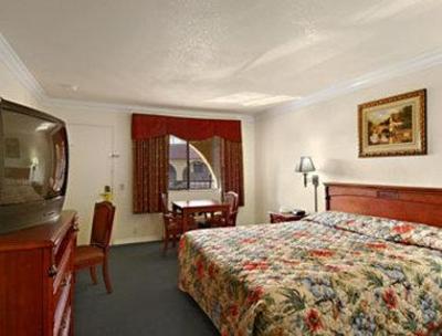 фото отеля Super 8 Fresno
