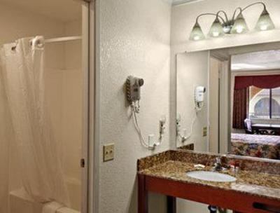 фото отеля Super 8 Fresno