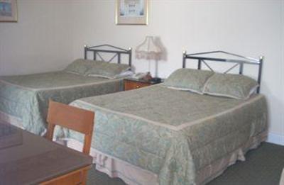 фото отеля Newport Inn and Whirlpool Suites