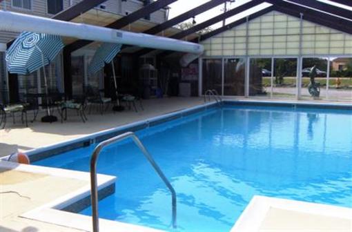 фото отеля Newport Inn and Whirlpool Suites
