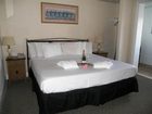 фото отеля Newport Inn and Whirlpool Suites