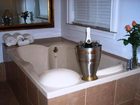 фото отеля Newport Inn and Whirlpool Suites