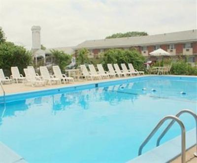 фото отеля International Inn and Suites on Cape Cod