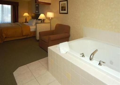 фото отеля Crowne Plaza Grand Rapids Airport