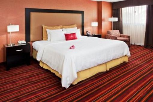 фото отеля Crowne Plaza Grand Rapids Airport