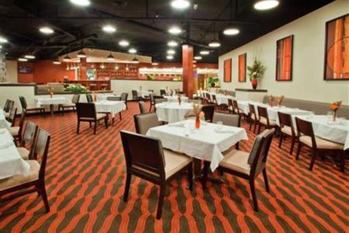 фото отеля Crowne Plaza Grand Rapids Airport