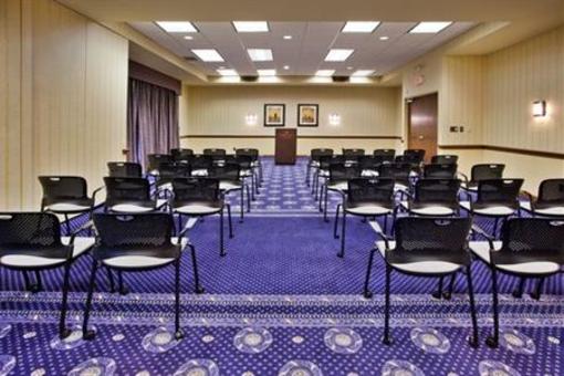 фото отеля Crowne Plaza Grand Rapids Airport