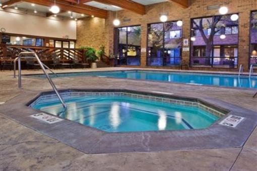 фото отеля Crowne Plaza Grand Rapids Airport