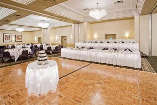 фото отеля Crowne Plaza Grand Rapids Airport