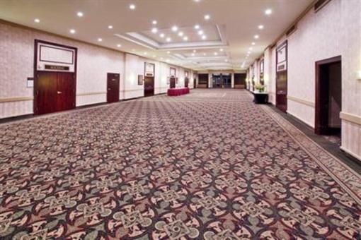 фото отеля Crowne Plaza Grand Rapids Airport