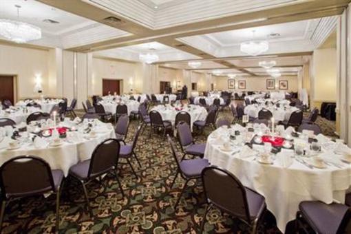 фото отеля Crowne Plaza Grand Rapids Airport