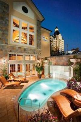 фото отеля Chateau on the Lake Resort Spa & Convention Center Branson