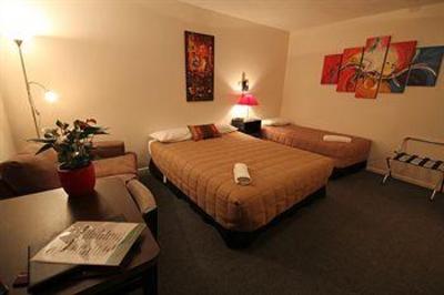 фото отеля Avalon Court Accommodation
