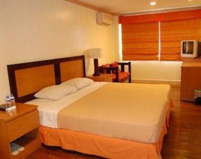 фото отеля Holiday Park Hotel Baguio City