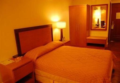 фото отеля Holiday Park Hotel Baguio City