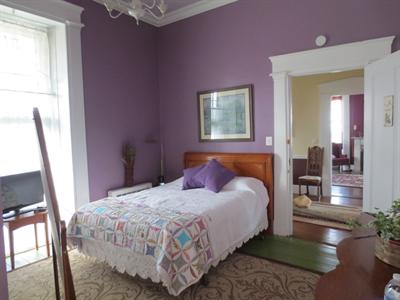 фото отеля Across The Way Fassitt Mansion Bed & Breakfast