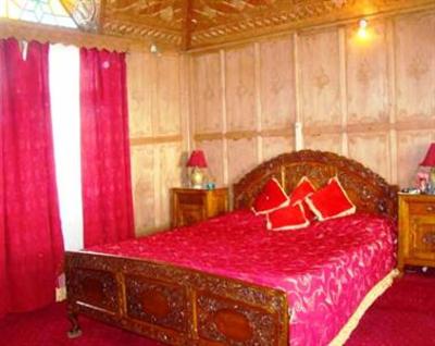 фото отеля Mandalay Houseboats Srinagar