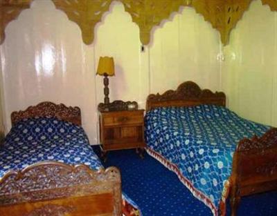 фото отеля Mandalay Houseboats Srinagar