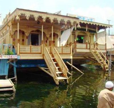 фото отеля Mandalay Houseboats Srinagar