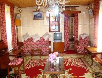 фото отеля Mandalay Houseboats Srinagar