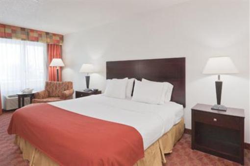 фото отеля Holiday Inn Express Rensselaer