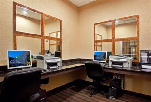 фото отеля Holiday Inn Strongsville