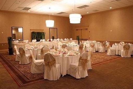 фото отеля Holiday Inn Strongsville