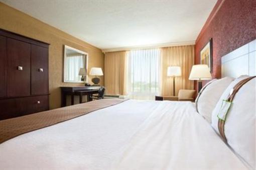 фото отеля Holiday Inn Strongsville