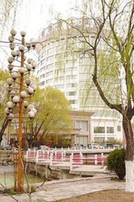 фото отеля Qinhuangdao Grand Hotel