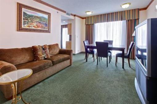 фото отеля Holiday Inn Express Hotel & Suites - Cleveland