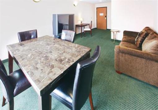 фото отеля Holiday Inn Express Hotel & Suites - Cleveland