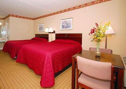 фото отеля Econo Lodge Carlstadt