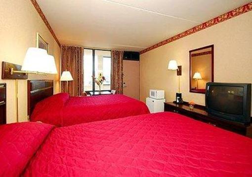 фото отеля Econo Lodge Carlstadt