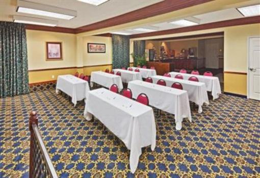 фото отеля Holiday Inn Express Tahlequah