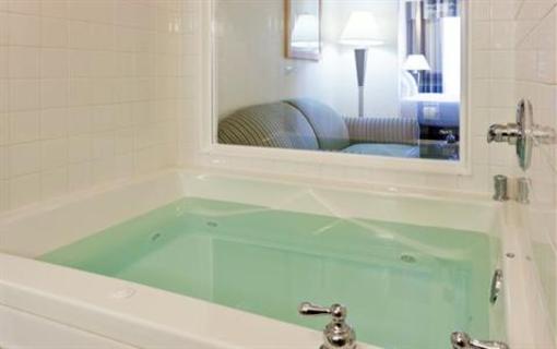 фото отеля Holiday Inn Express Hotel & Suites University Kent (Ohio)