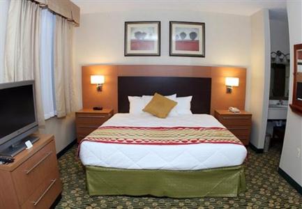 фото отеля TownePlace Suites Detroit Warren