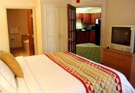 фото отеля TownePlace Suites Detroit Warren