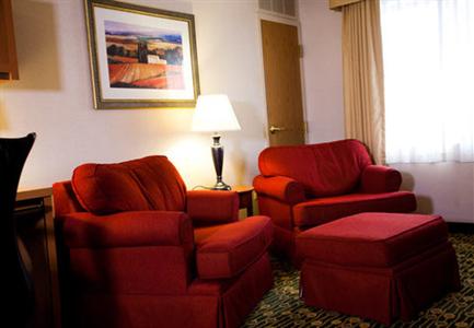 фото отеля TownePlace Suites Detroit Warren