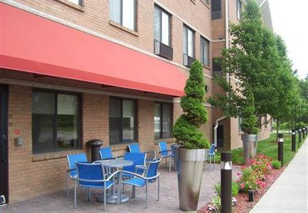 фото отеля TownePlace Suites Detroit Warren