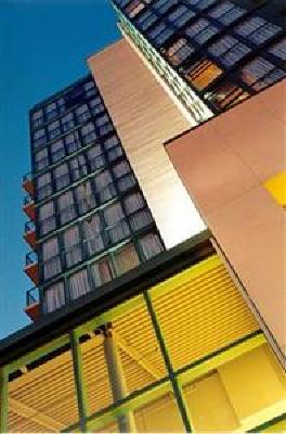 фото отеля Executive Plaza Coquitlam