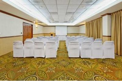 фото отеля Holiday Inn Express Galerias San Jeronimo