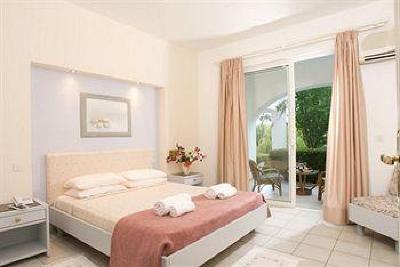 фото отеля Paxos Club Apartments