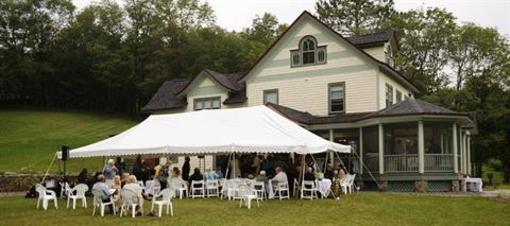 фото отеля Breezy Hill Inn