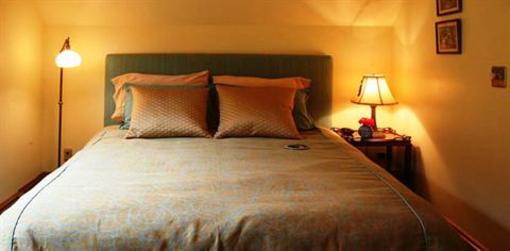 фото отеля Breezy Hill Inn