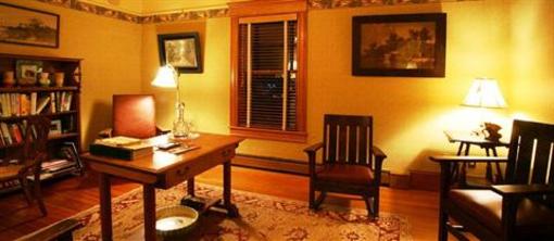 фото отеля Breezy Hill Inn